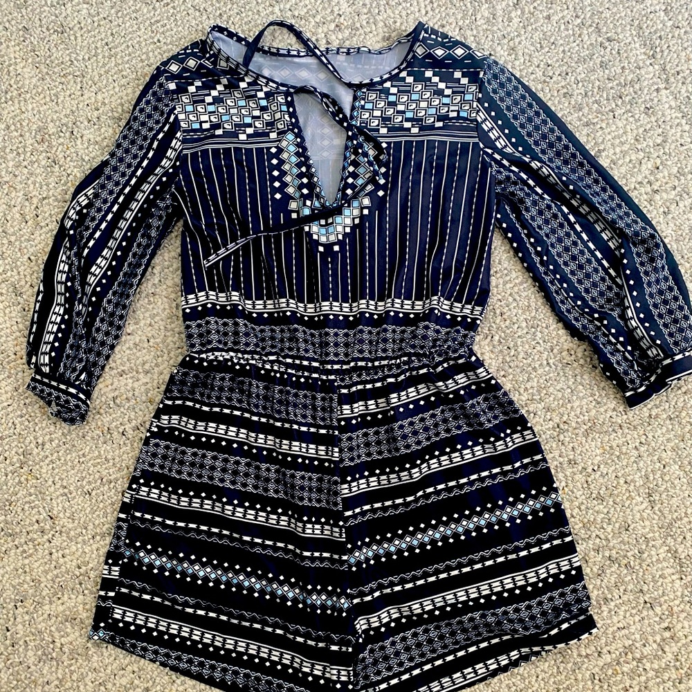 Bette-Geometric print cutest little romper. Super comfy. New without tags.